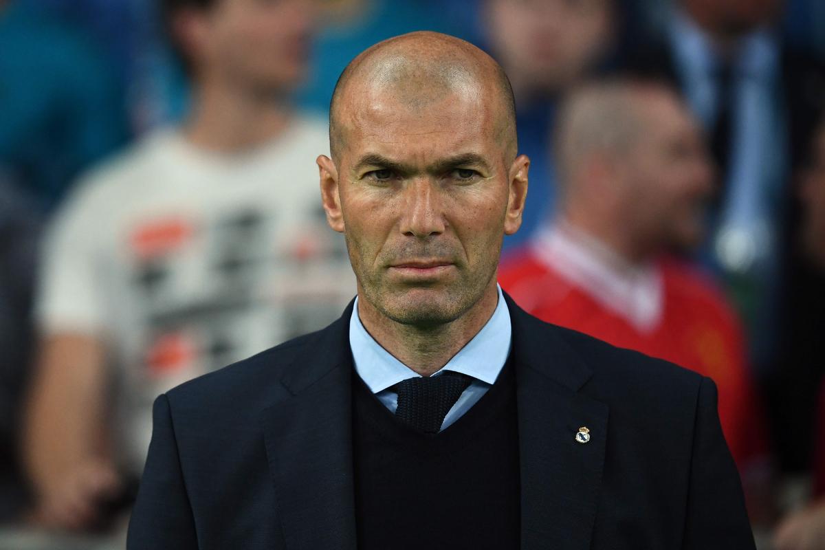 Huấn luyện viên Zinedine Zidane